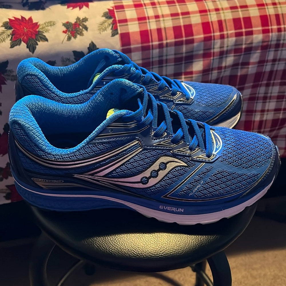 Saucony Everun Guide 9 Size 9 1/2 2-Wide